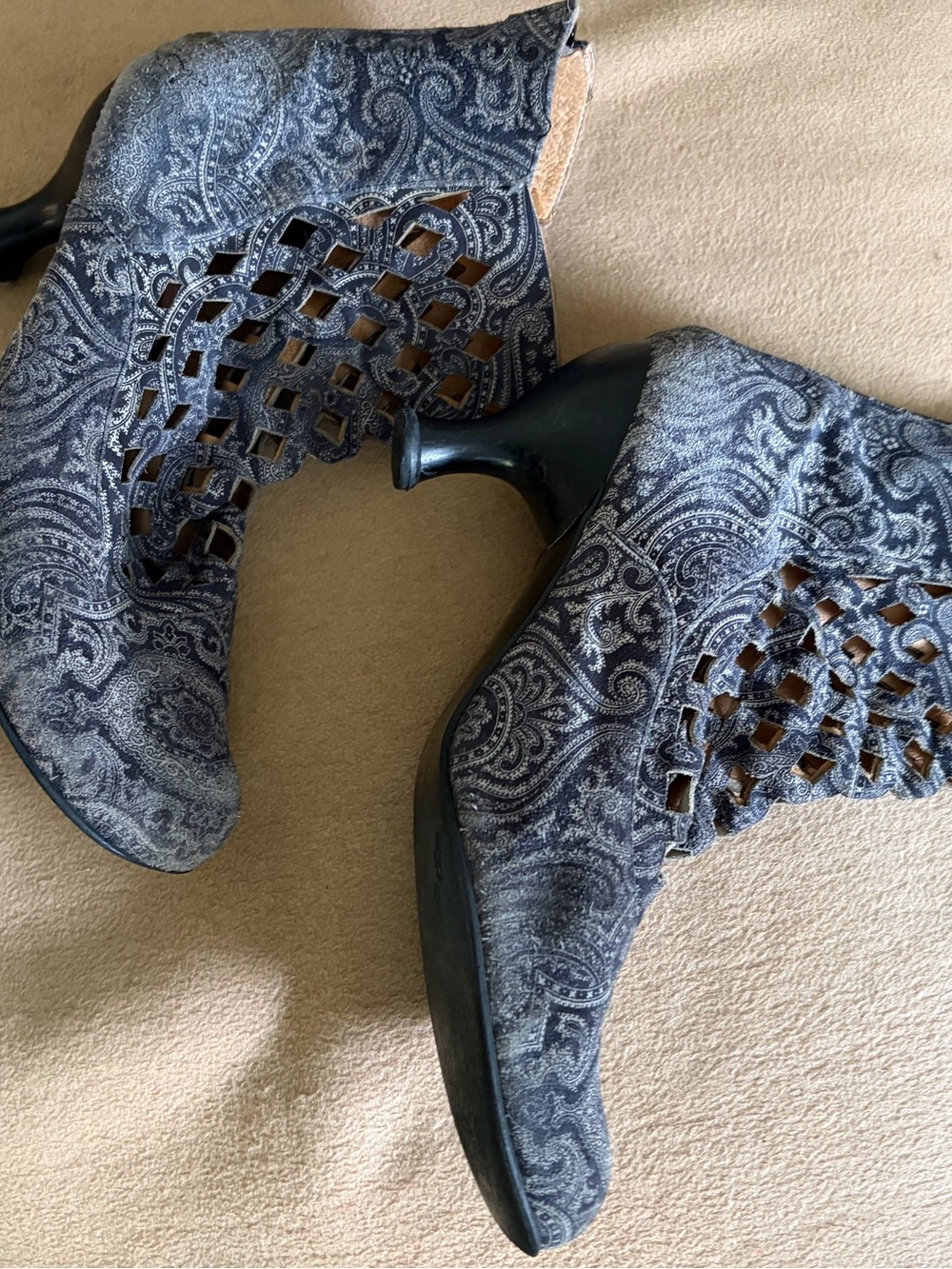 JOHN Fluevog Baroque Murillo Diamond Perforated Boot size 9 paisley print - Picture 7 of 14